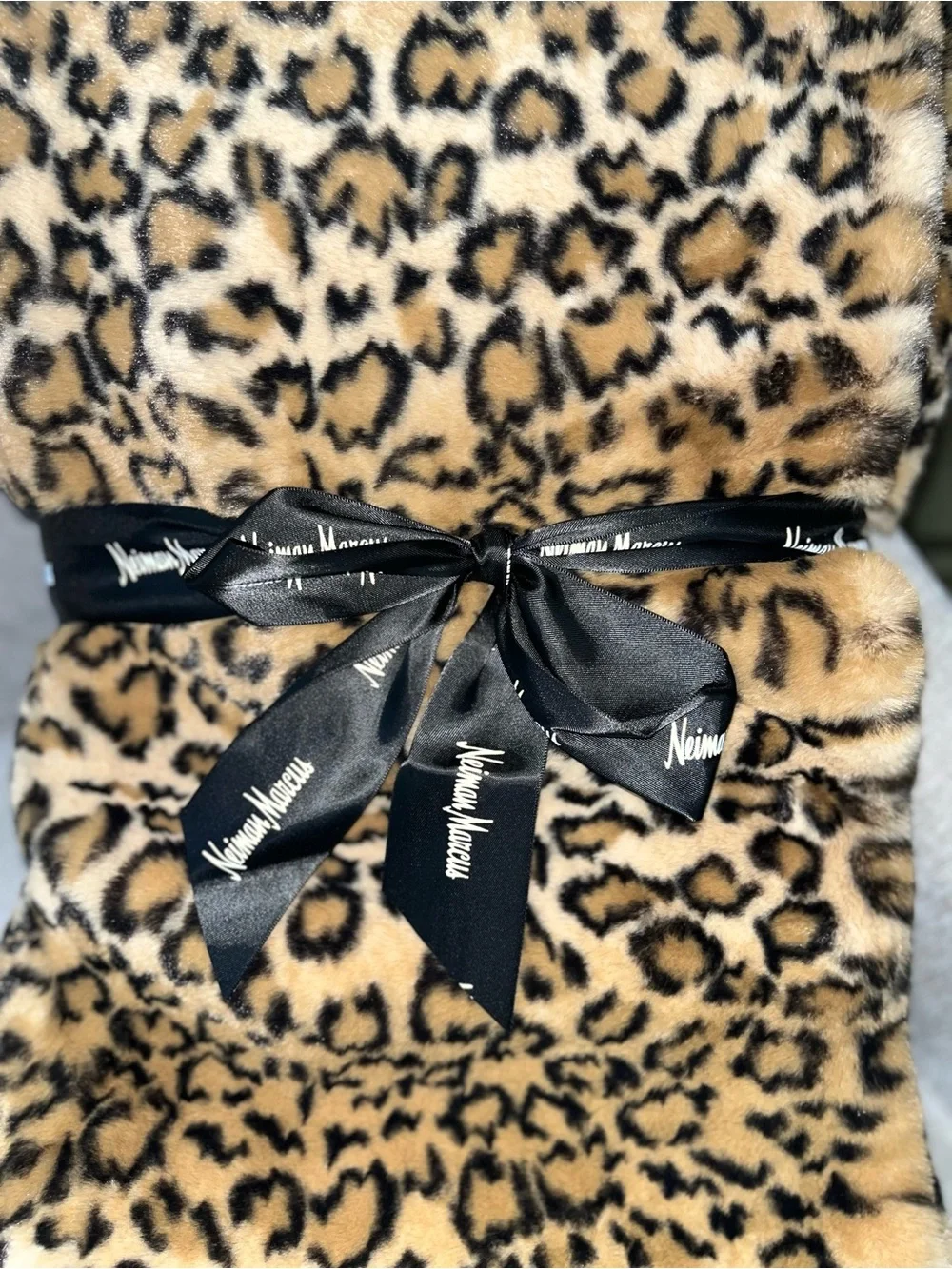 1-NWT Neiman Marcus Leopard Design Luxury Faux Mink Fur Throw Blanket 50”x 70”